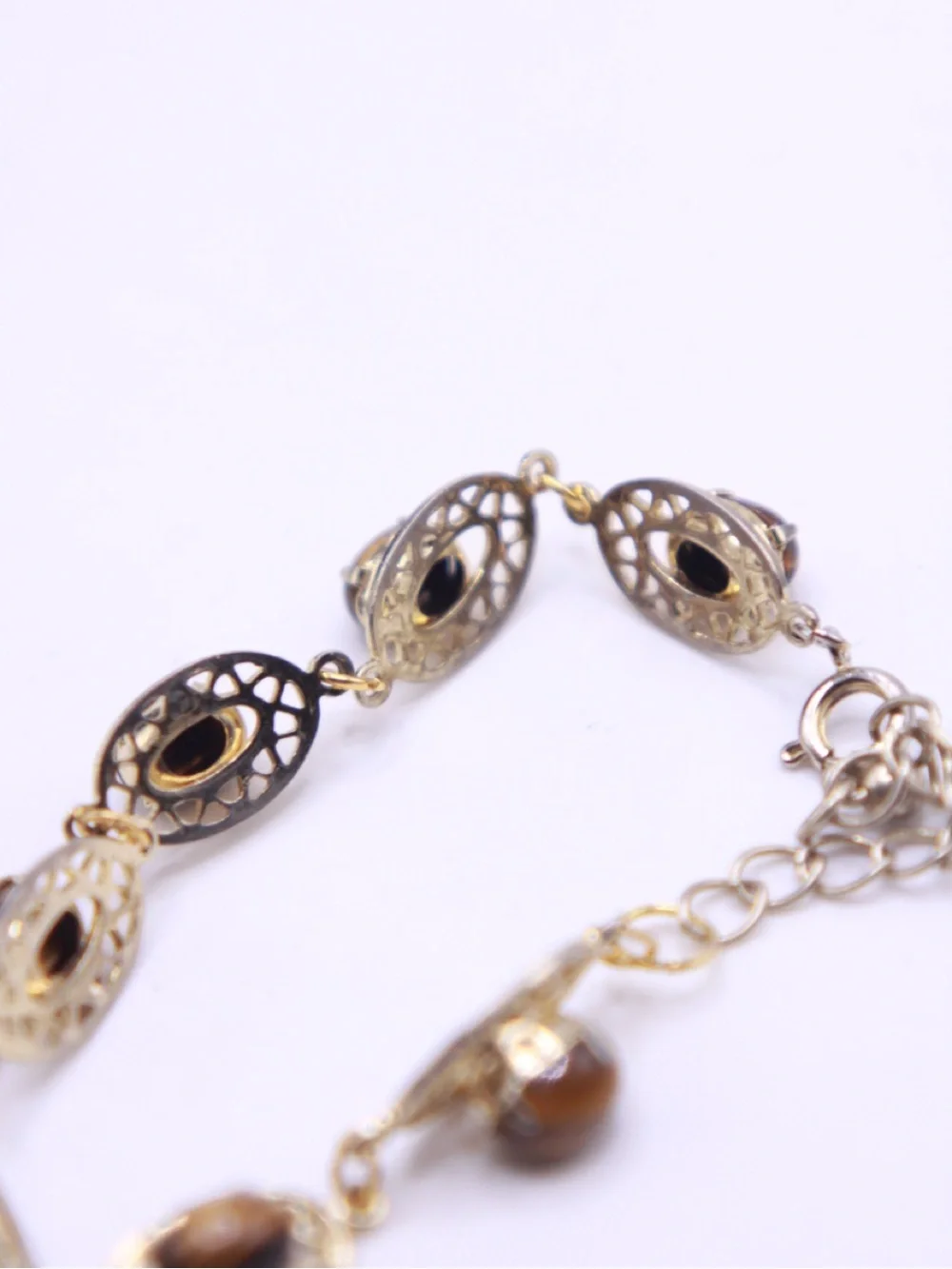 Vintage unsigned Gold-Tone Filigree Tiger Eye Oval Link Bracelet